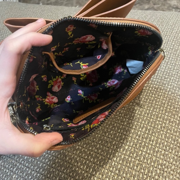 SOLD!! Betsy Johnson Brown Tan Bow Floral Interior Crossbody - Picture 6 of 8